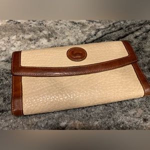 Dooney & Bourke wallet